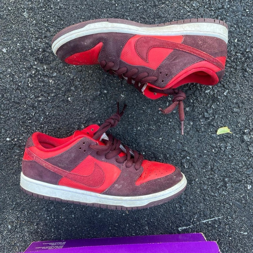 Nike SB Dunk Low "cherry" size 8.5